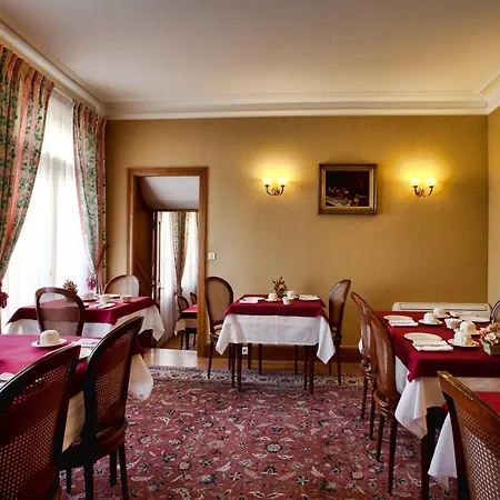 Готель Logis Belle Epoque 3*