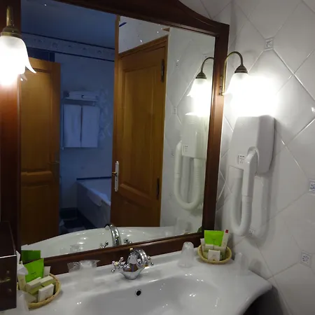 Hotel Logis Belle Epoque 3*