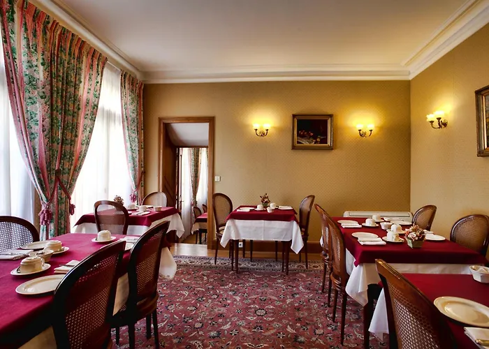 Готель Logis Belle Epoque 3*