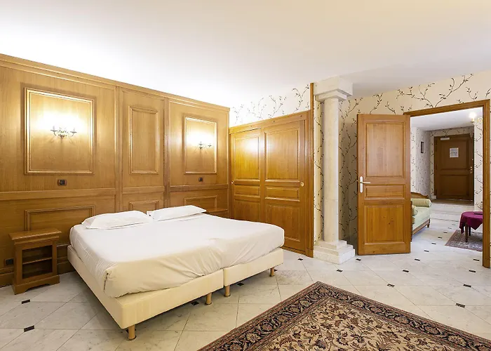 Готель Logis Belle Epoque 3*